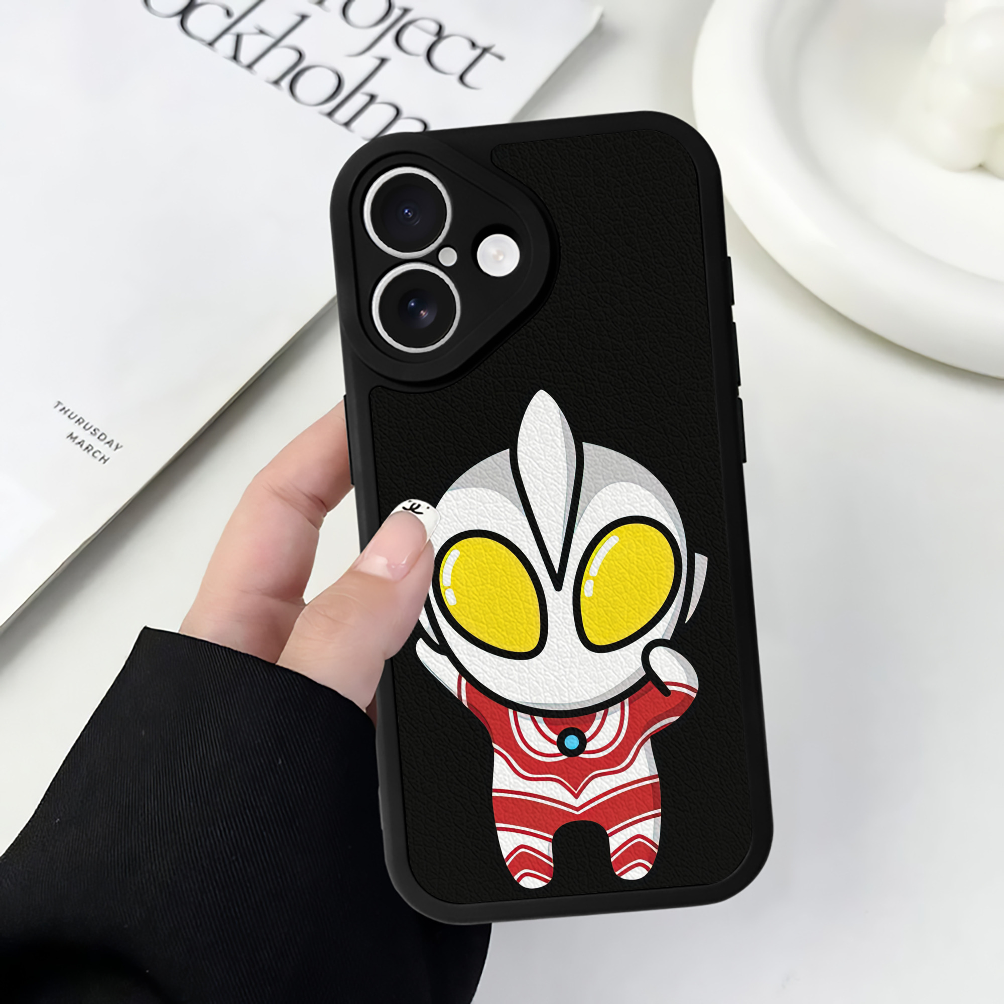 （画像用） ウルトラマン Ultraman 【iPhone 16シリーズ対応】シリコンスマホケース（レザー調） 材質：シリコン